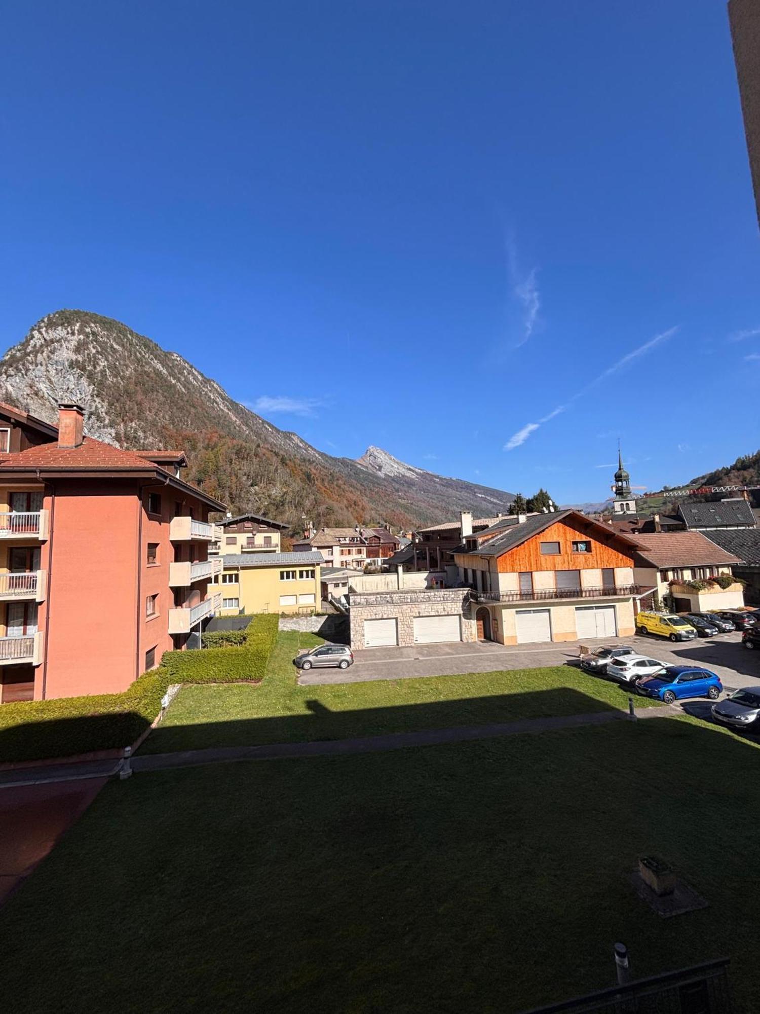 Agreable 2 Pieces Au Coeur De Thones Apartment Exterior photo