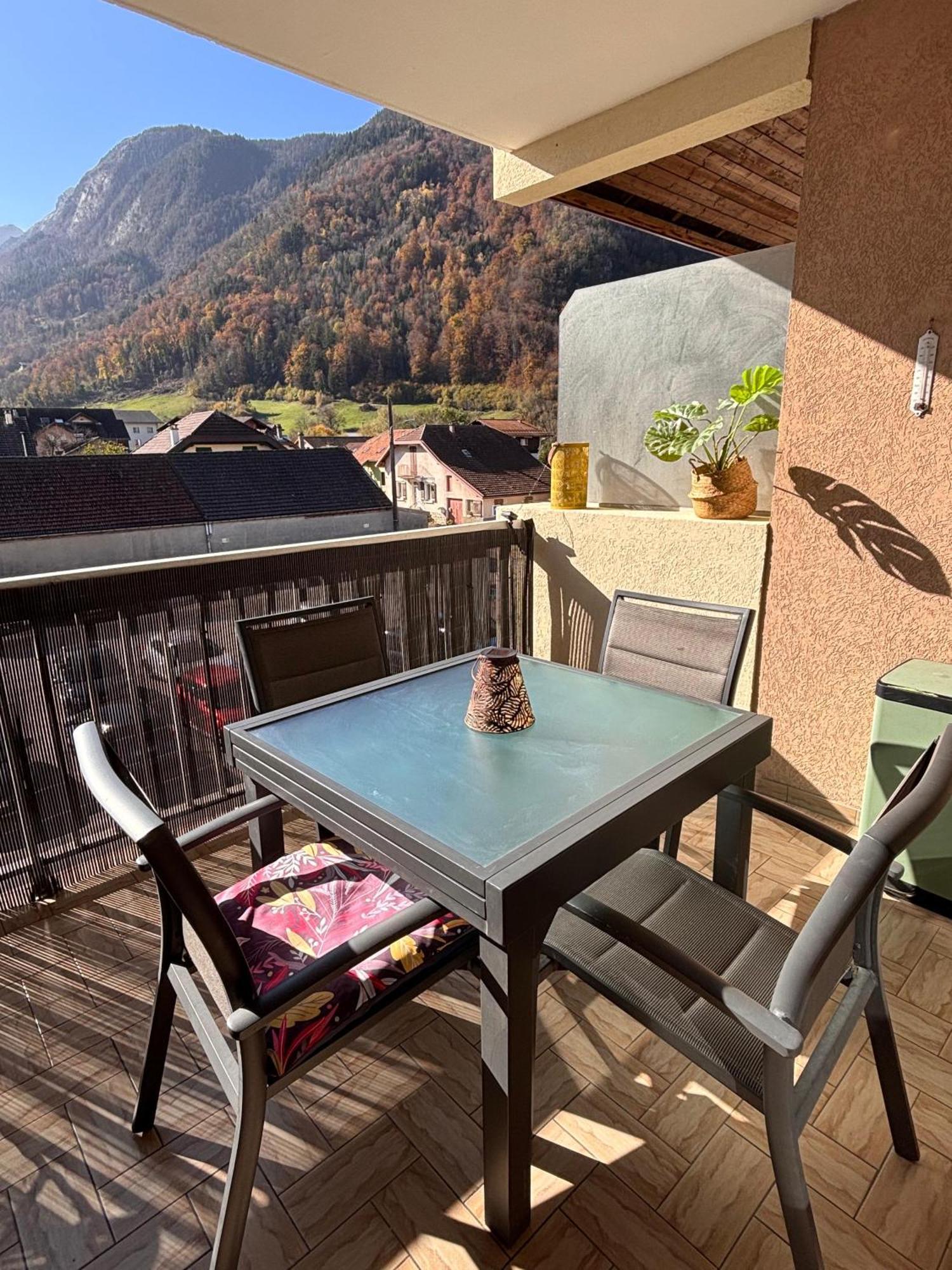 Agreable 2 Pieces Au Coeur De Thones Apartment Exterior photo